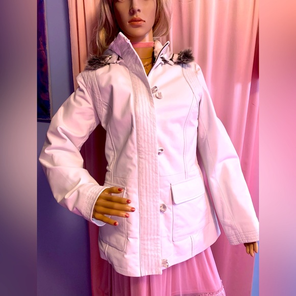 The perfect ‘winter white’ leather coat and purse ensemble ❄️ - Picture 1 of 12